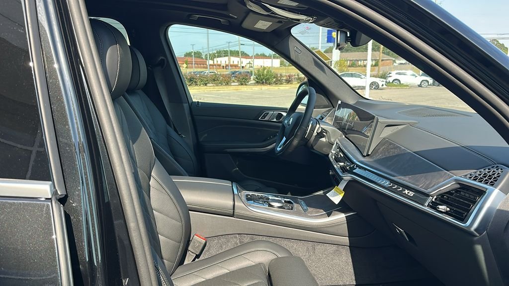 Used 2026 Black Sapphire Metallic BMW sDrive40i image 22