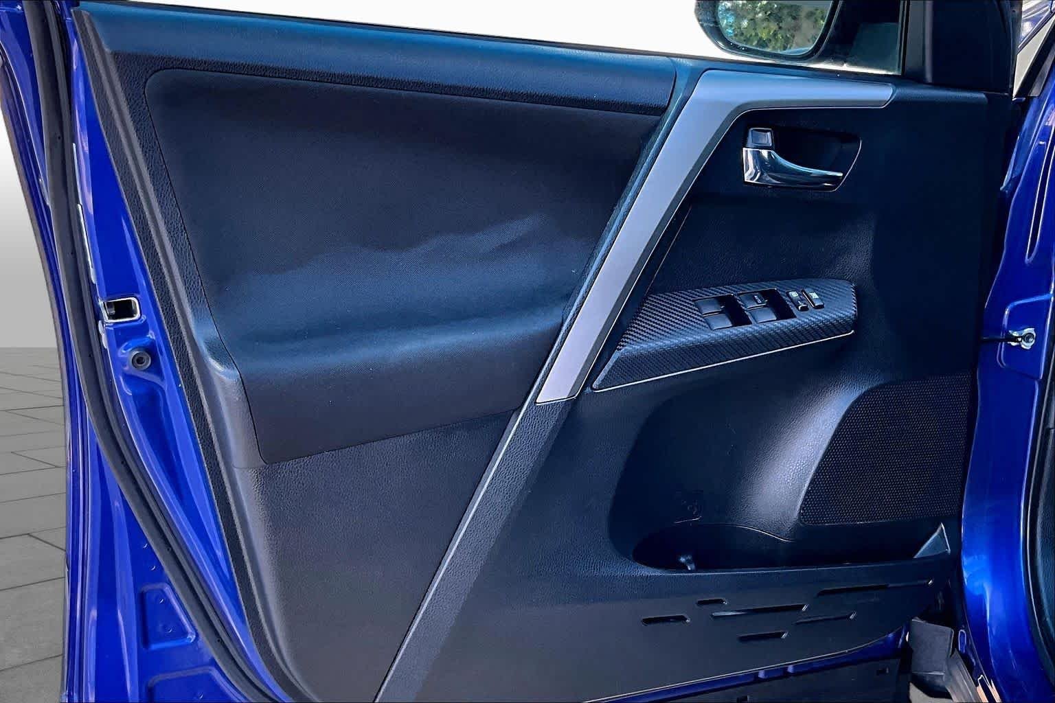Used 2014 Blue Crush Metallic Toyota XLE image 21