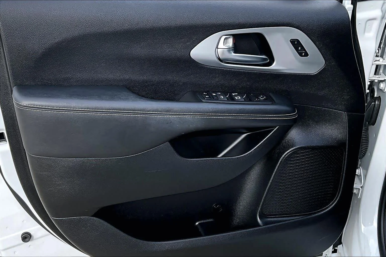 2023 Chrysler Pacifica Touring L - Photo 35