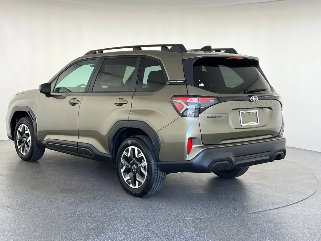 New 2026 AUTUMN GREEN METALLIC Subaru Premium image 7