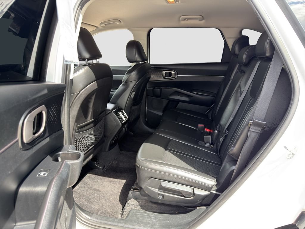 Used 2023 White Kia S image 22