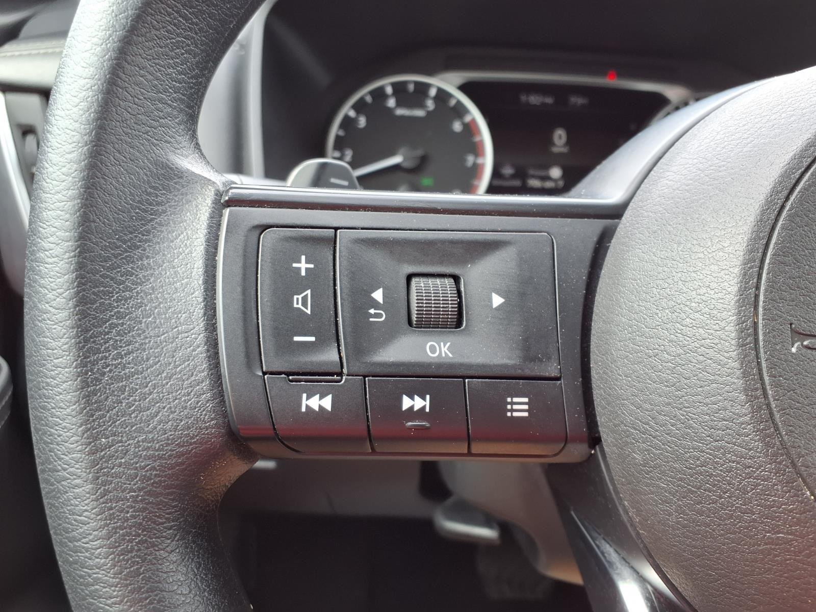 Used 2024 Everest White Pearl Nissan SV image 26