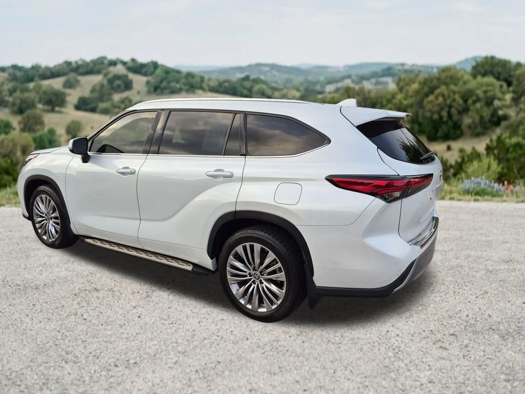 Used 2022  Toyota Platinum image 8