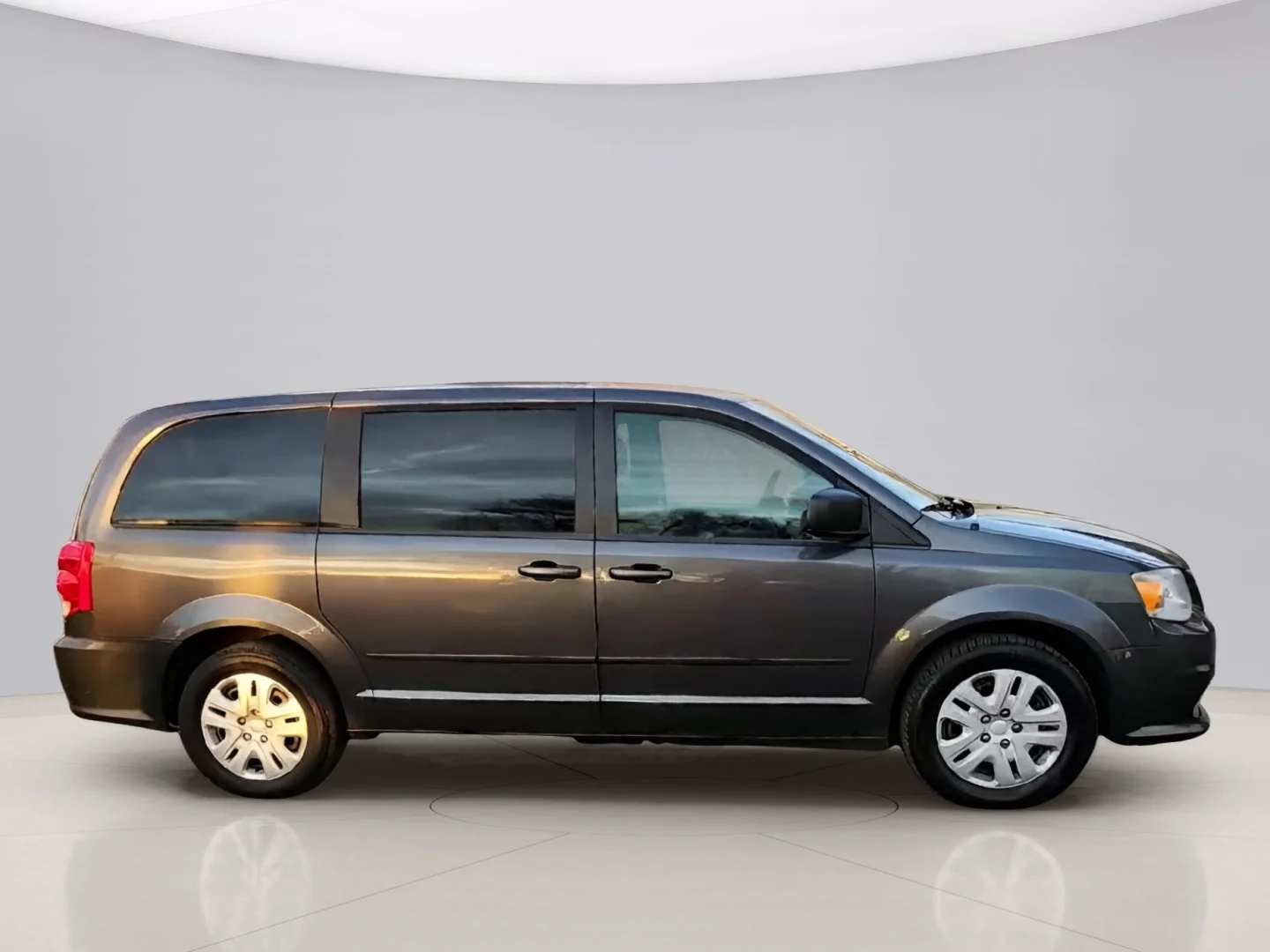Used 2015 Gray Dodge SE image 8