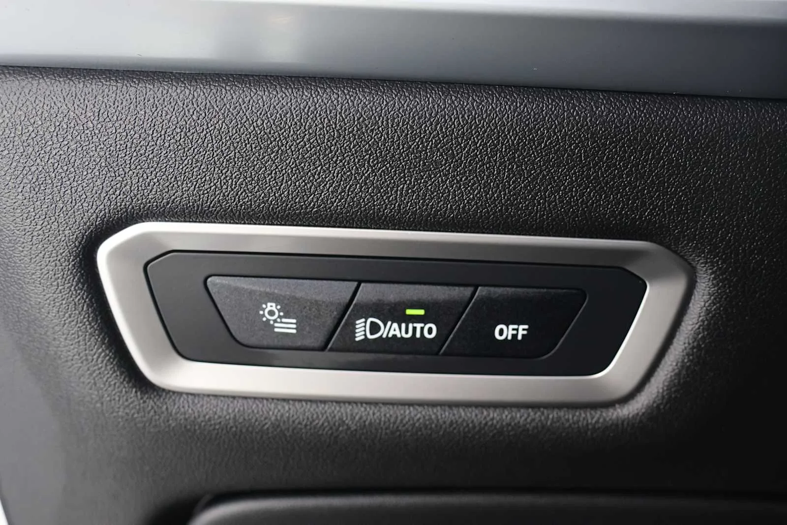 Used 2025 Alpine White BMW M60i image 19