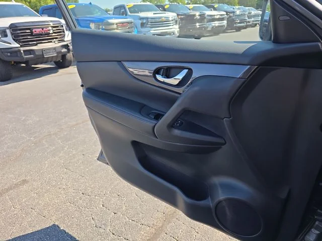 Used 2019 Gray Nissan S image 27