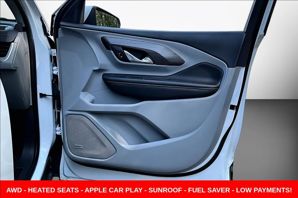 Used 2020 White GMC SLT image 34