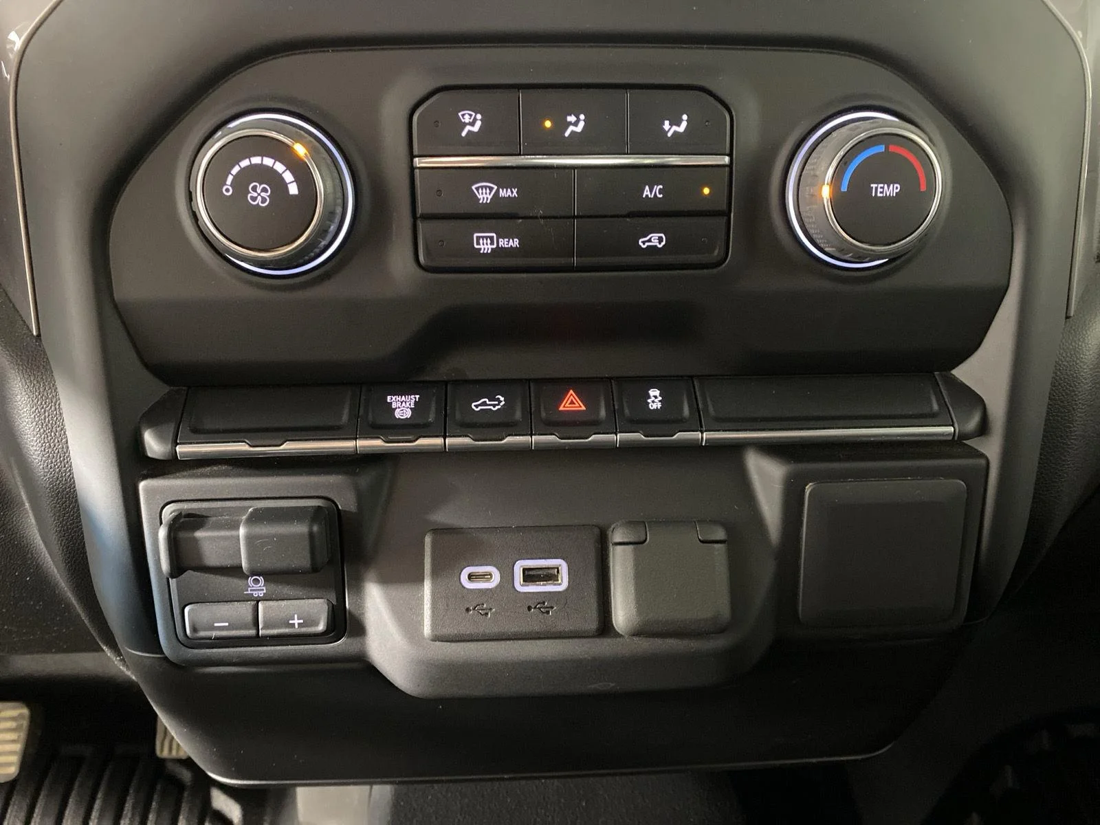 Used 2022 Silver Ice Metallic Chevrolet WT image 18