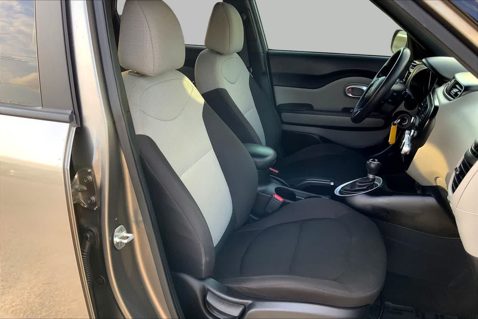 Used 2019 Titanium Gray Kia Base image 9