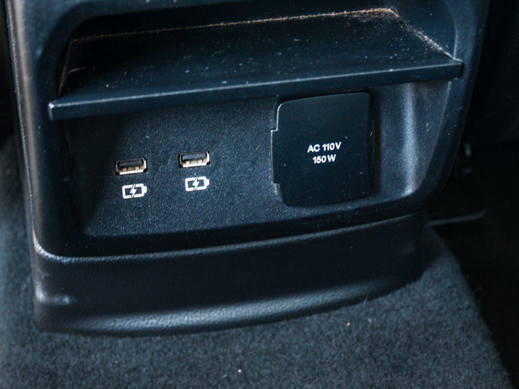 Used 2019 Orange Ford LARIAT image 25