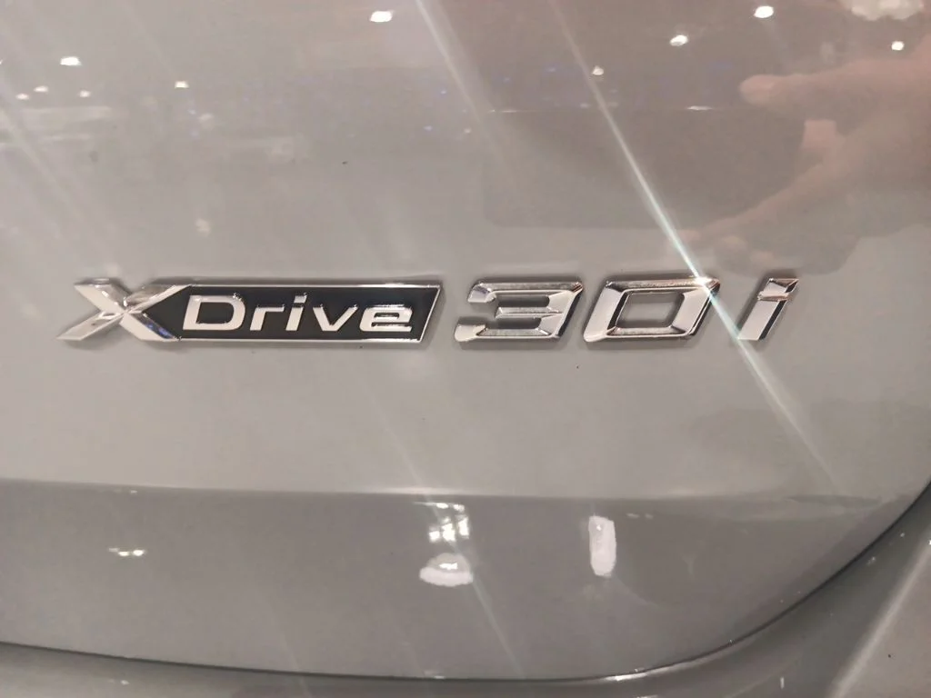Used 2024 Gray BMW xDrive30i image 12