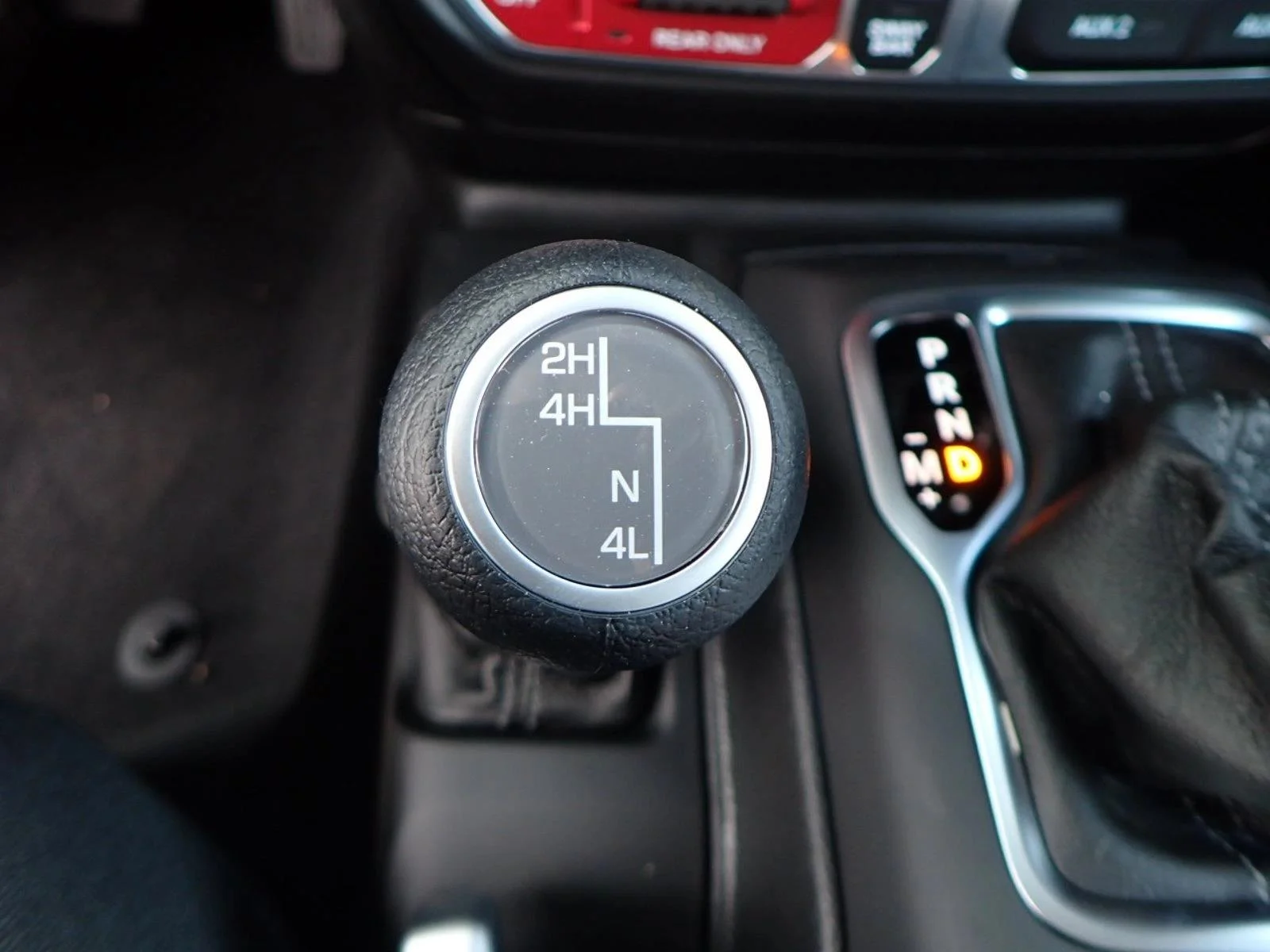 Used 2025 Hydro Blue Pearlcoat Jeep Rubicon image 21