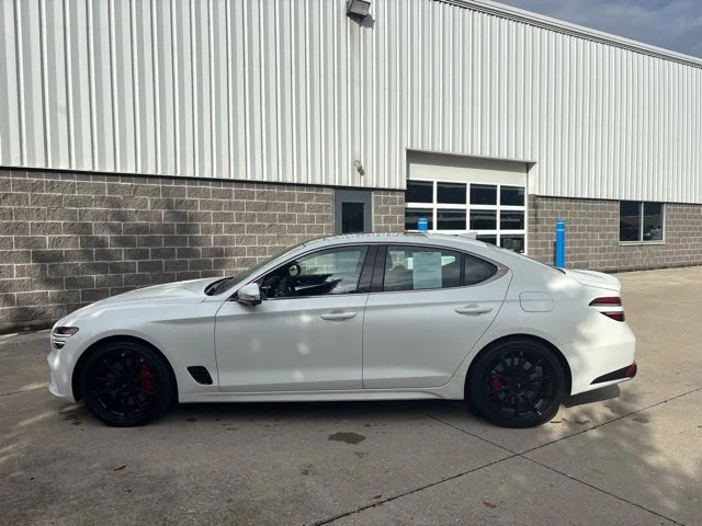 Used 2023 White Genesis 3.3T image 9