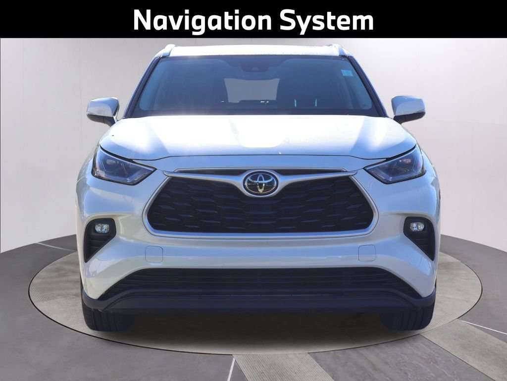 2021 Toyota Highlander XLE photo 3