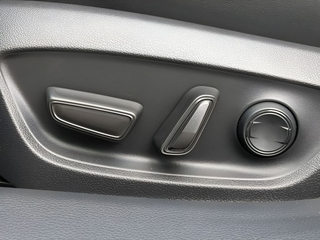 2025 Toyota Prius XSE - Photo 19