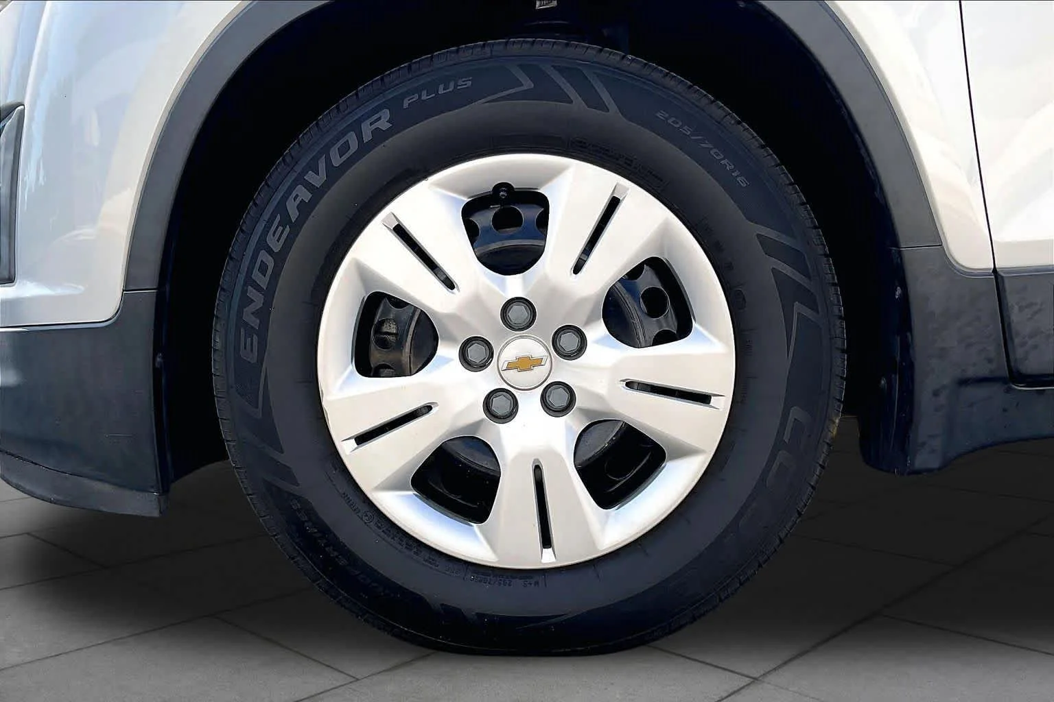 Used 2016 Silver Ice Metallic Chevrolet LS image 9
