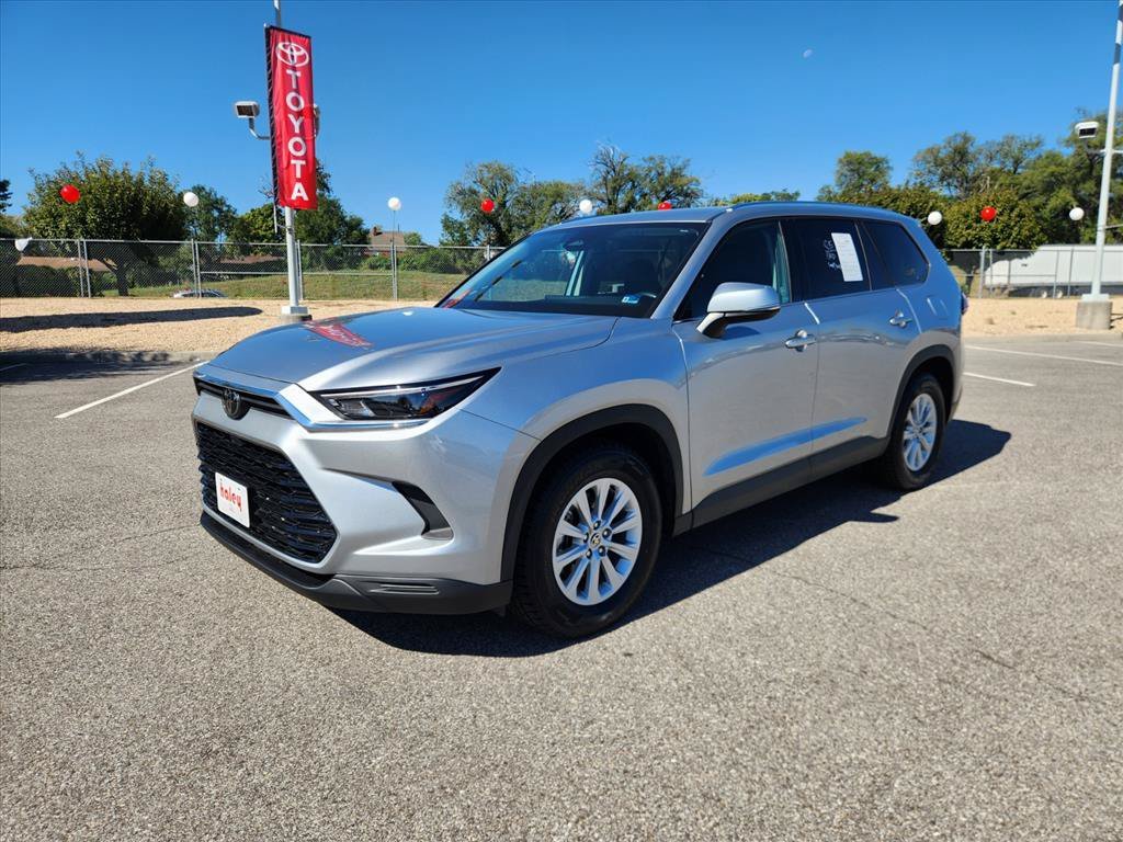 Certified Used 2025 Silver Toyota XLE image 9