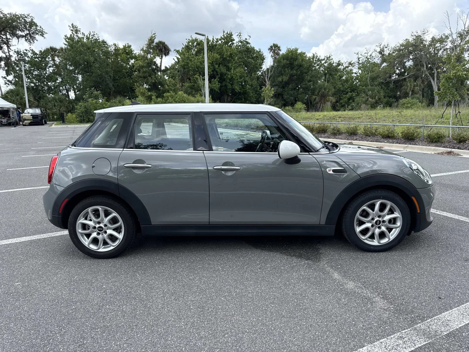 2019 MINI Hardtop Cooper Signature's photo