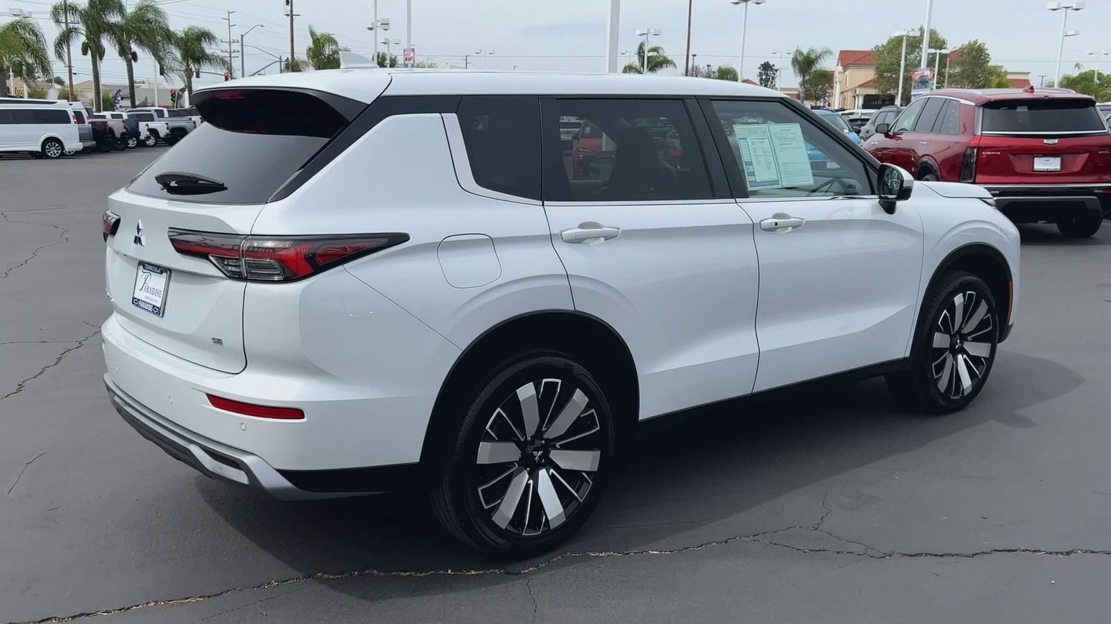 Used 2025 White Mitsubishi SE image 3