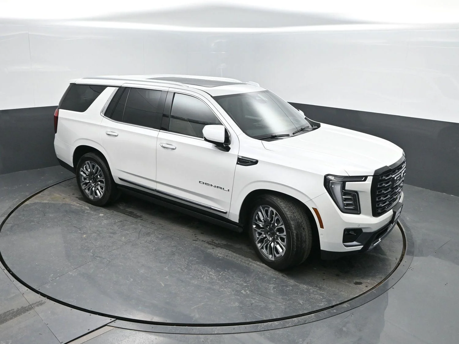Used 2025 White Frost Tricoat GMC Denali Ultimate image 49