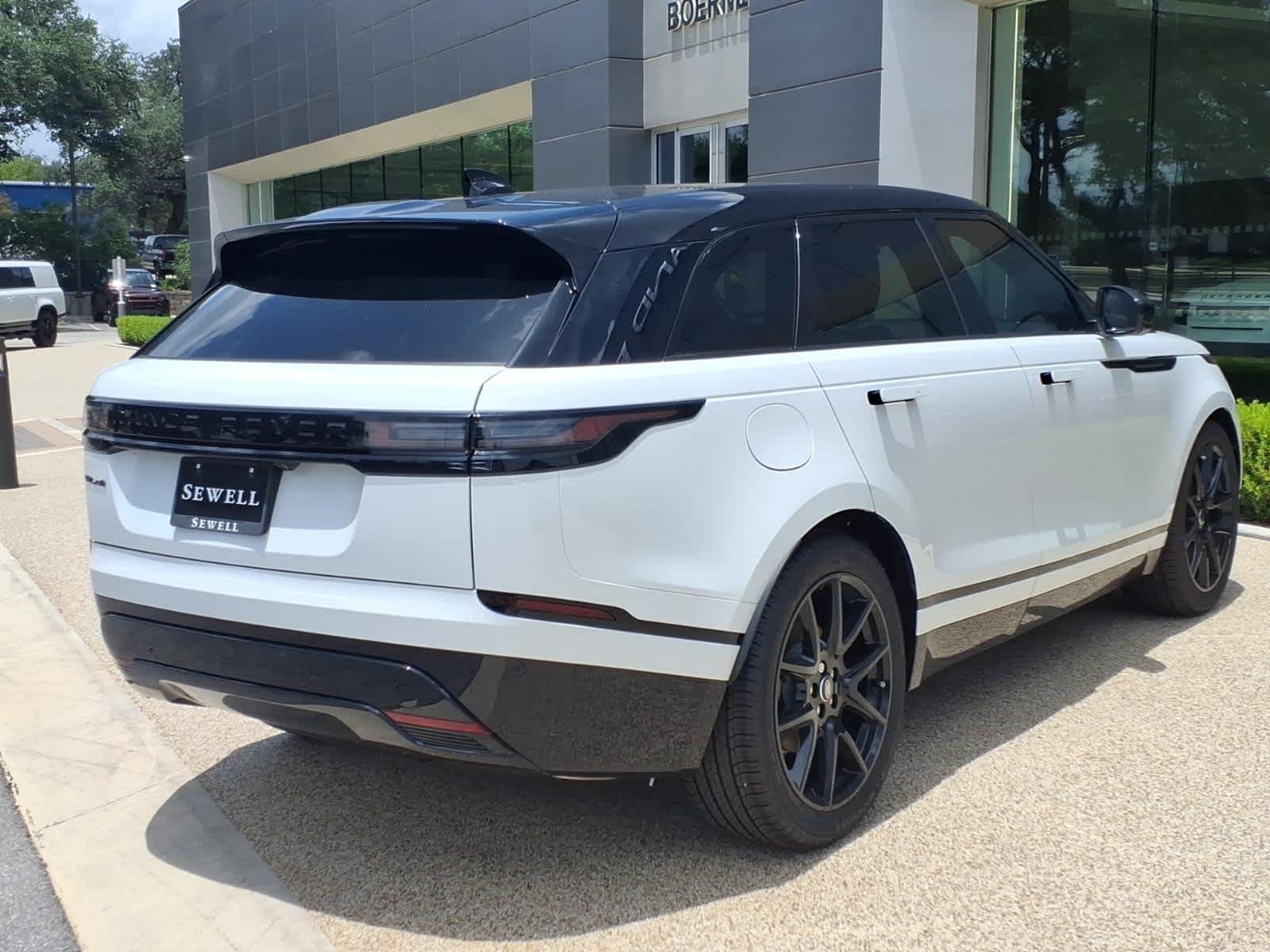 New 2026 Fuji White Land Rover Dynamic SE image 4