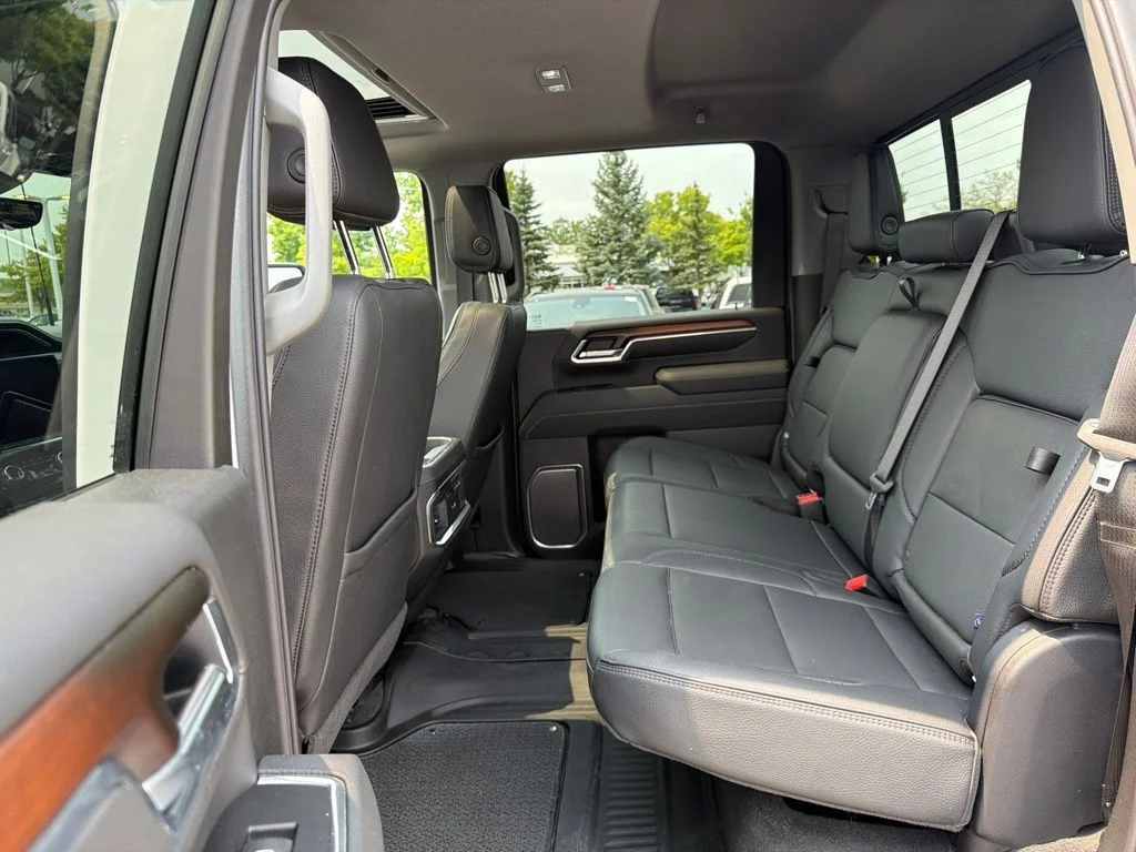 Used 2025 White GMC Denali image 23