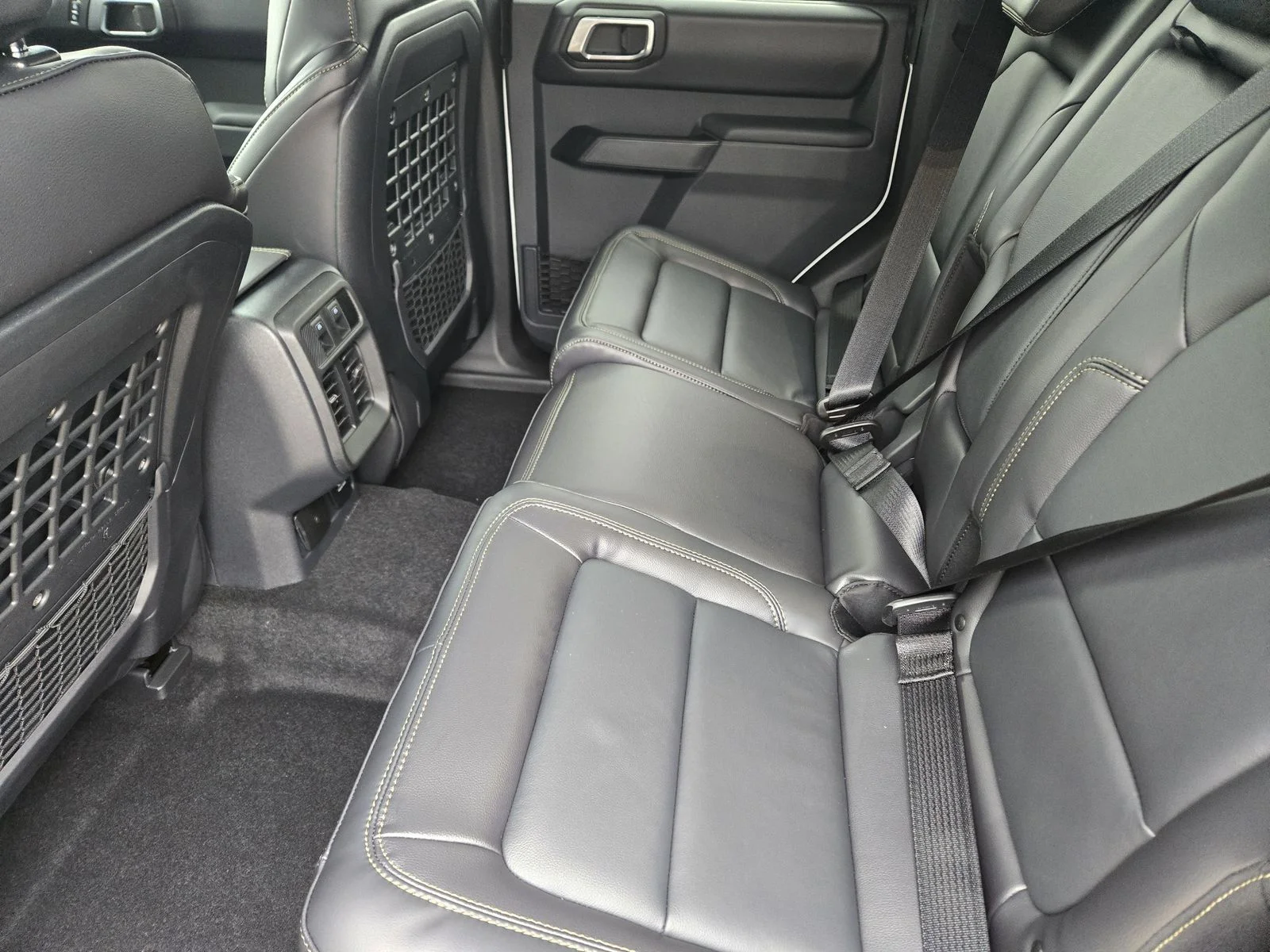 New 2025 Oxford White Ford Badlands® image 18