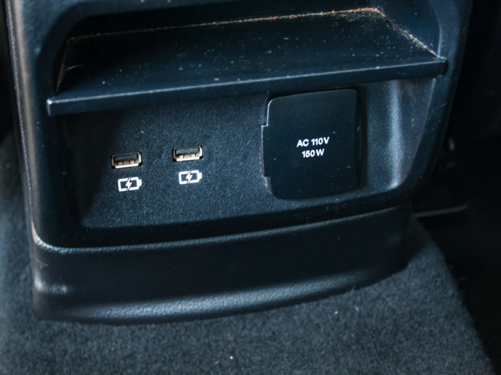Used 2019 Orange Ford LARIAT image 25
