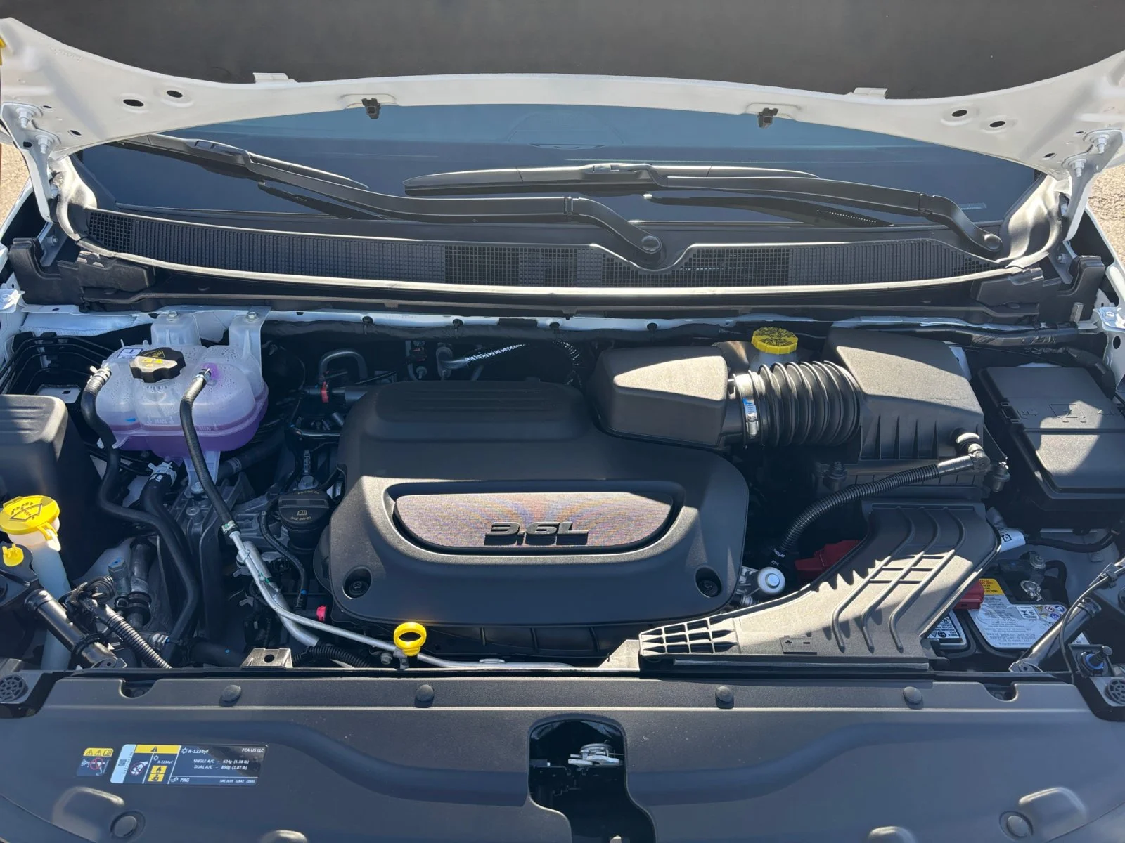 New 2027 BRIGHT WHITE Chrysler SXT image 20