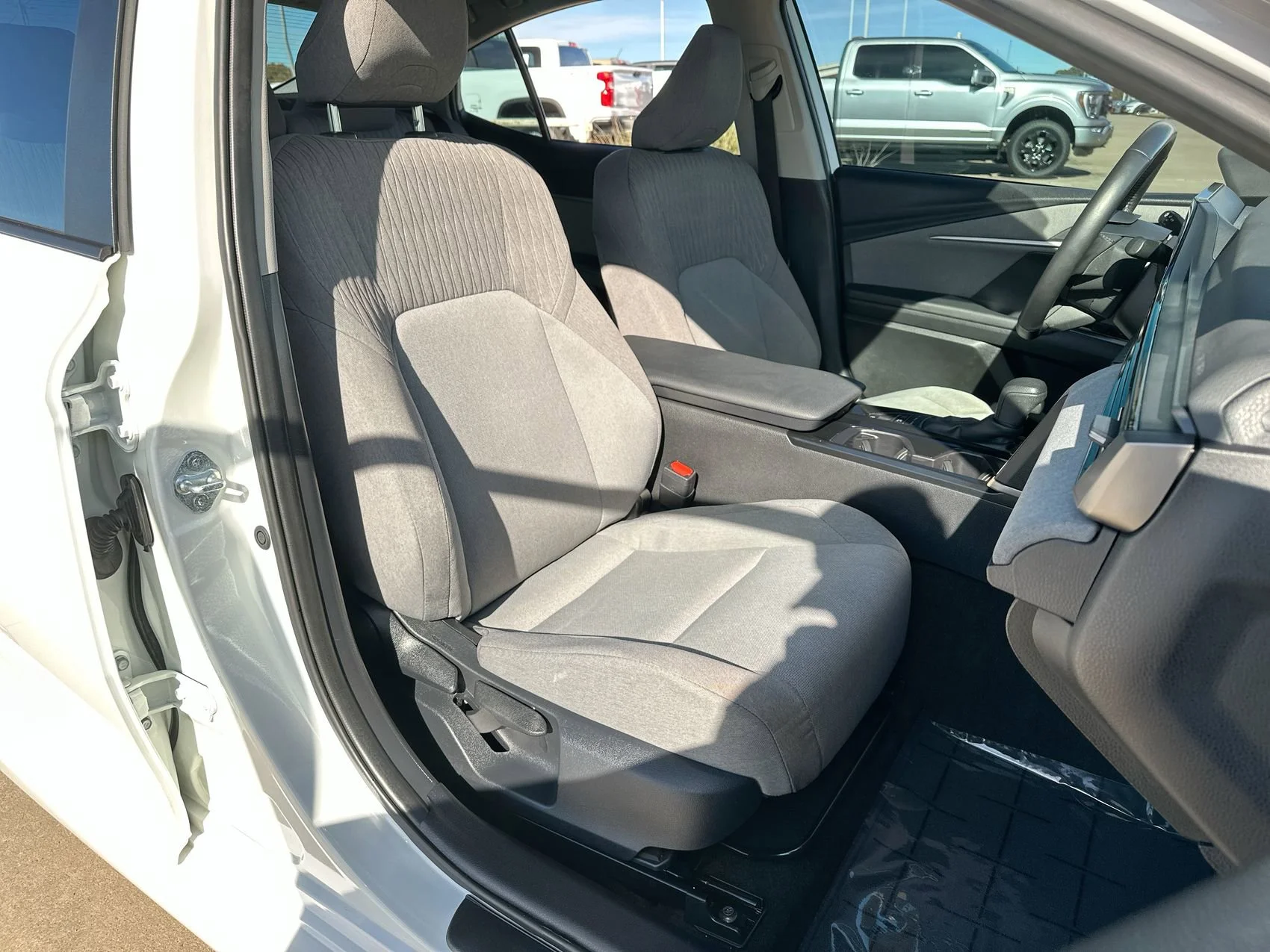 Used 2025 Ice Toyota LE image 22
