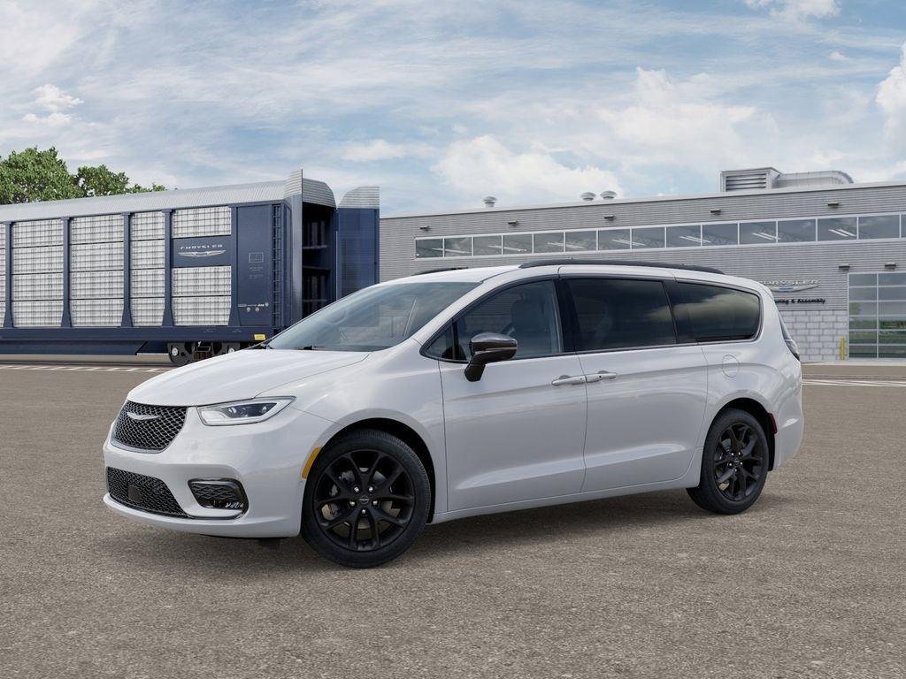 New 2026 Bright White Clear-Coat Exterior Paint Chrysler Select image 3