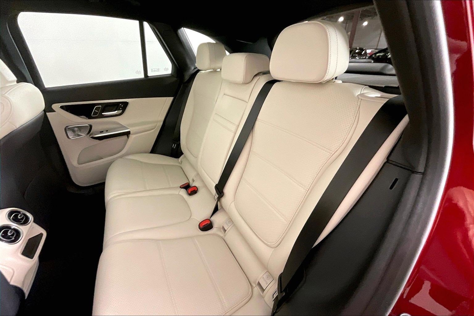 New 2026 MANUFAKTUR Patagonia Red Metallic Mercedes-Benz GLC 300 image 23