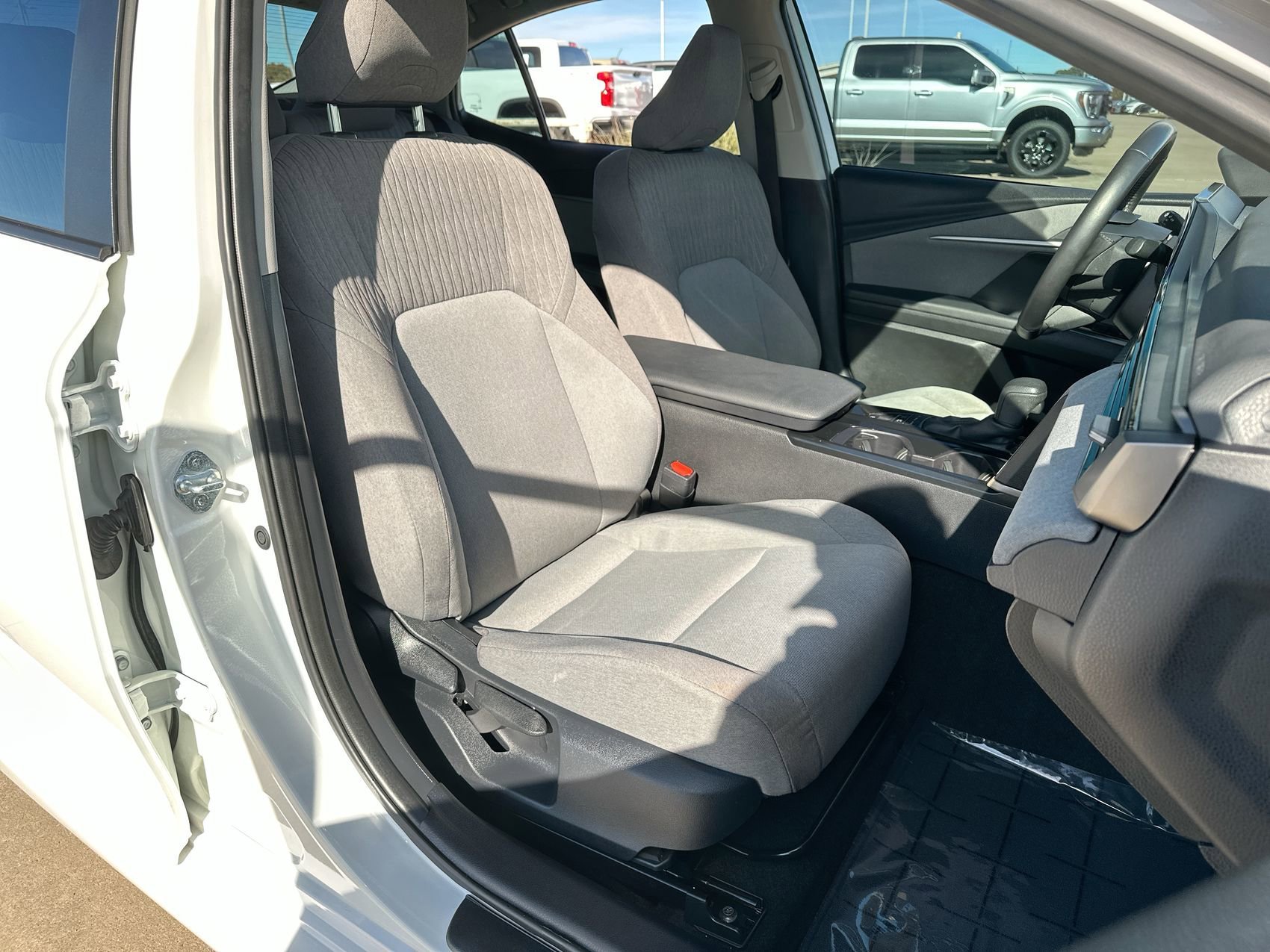 Used 2025 Ice Toyota LE image 22
