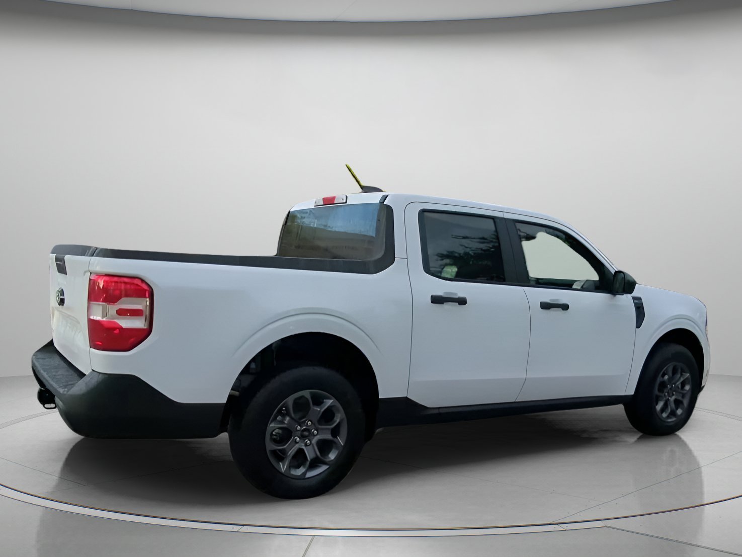 New 2026 Oxford White Ford XLT image 27