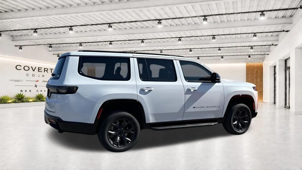 New 2026 Bright White Clear-Coat Exterior Paint Jeep Limited image 12