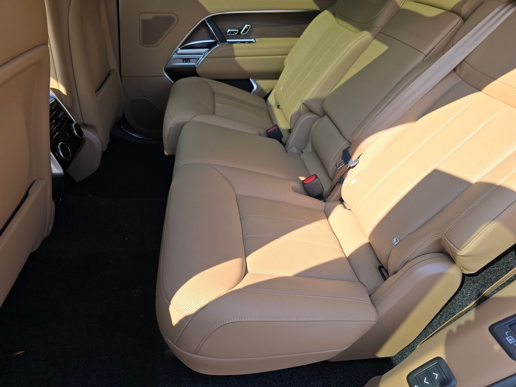 New 2026  Land Rover SE image 13