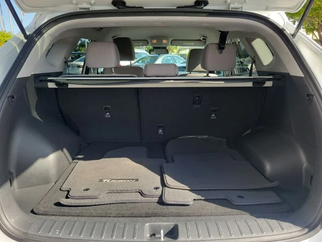 Used 2021 White Hyundai SE image 6