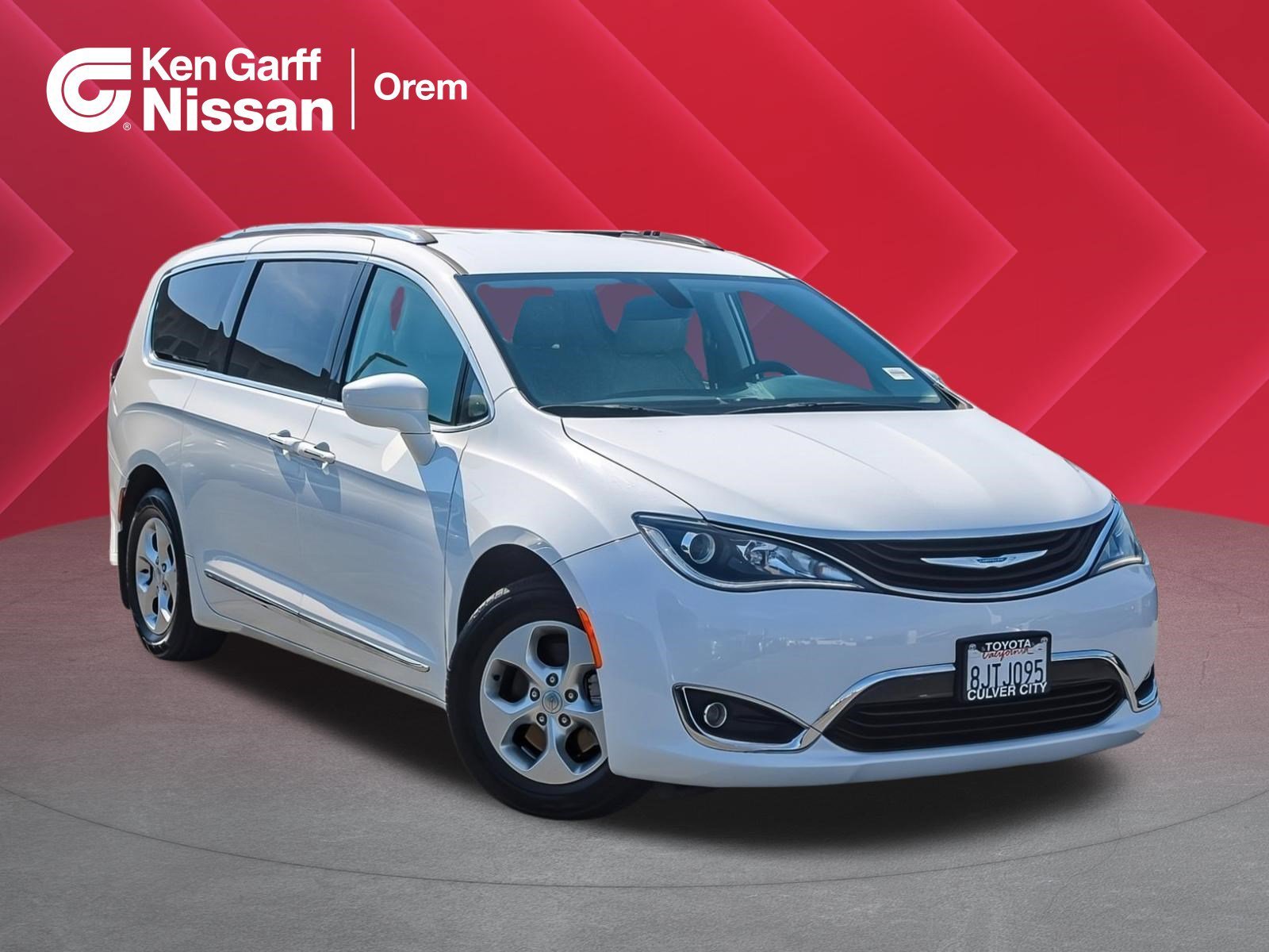 2018 Chrysler Pacifica Hybrid Touring L's photo