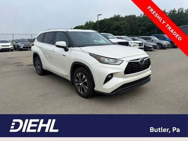 Used 2020 White Toyota XLE image 1