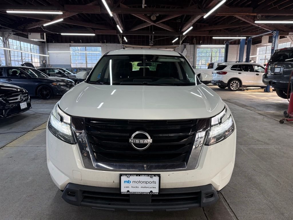 Used 2022 White Nissan S image 6