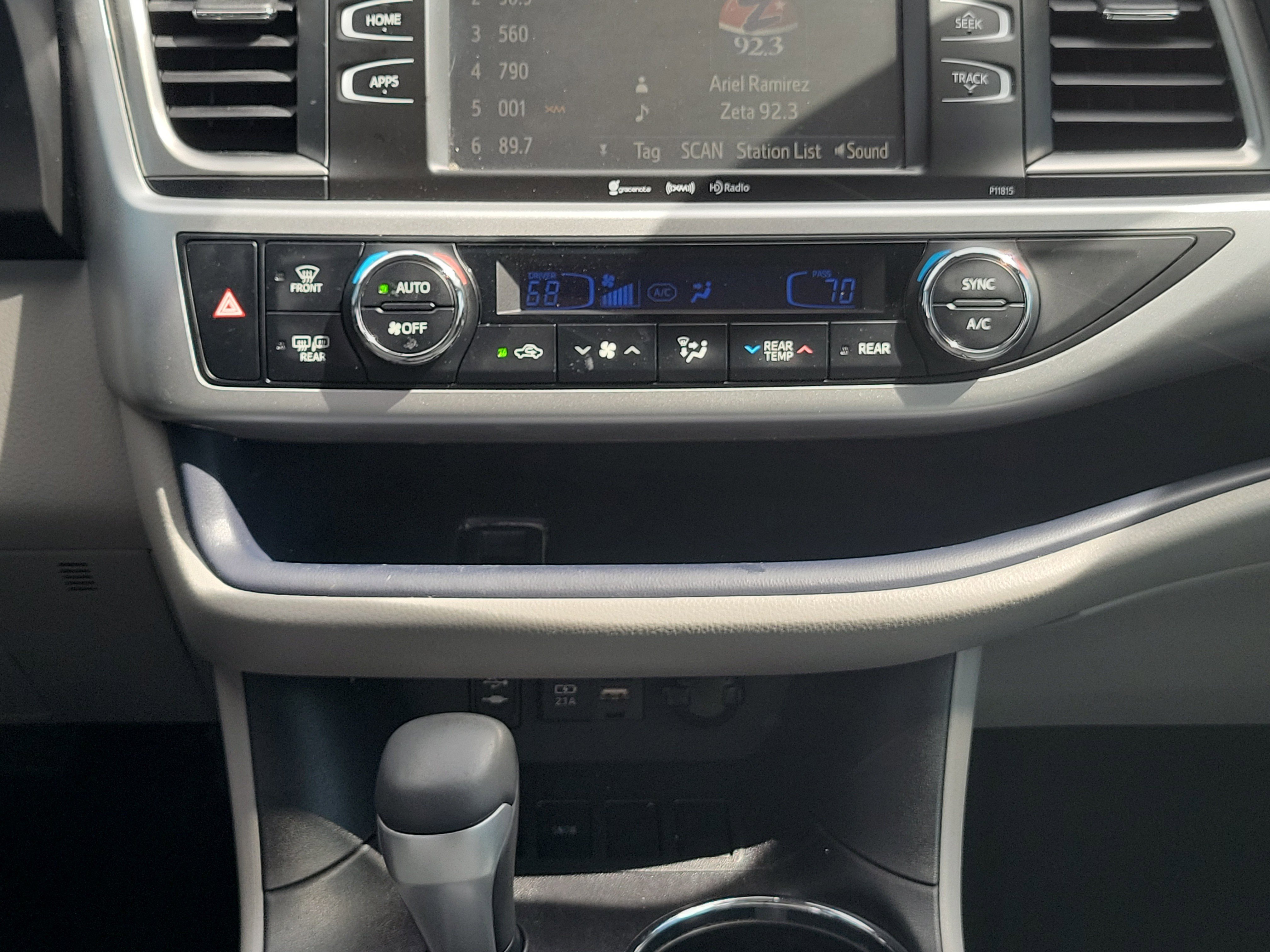 Used 2019 Shoreline Mist Toyota LE Plus image 18