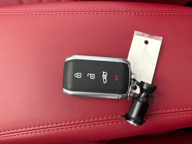 Used 2025 Bianco Maserati Modena image 30