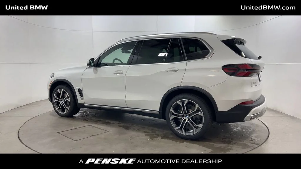 Used 2026 Alpine White BMW sDrive40i image 6