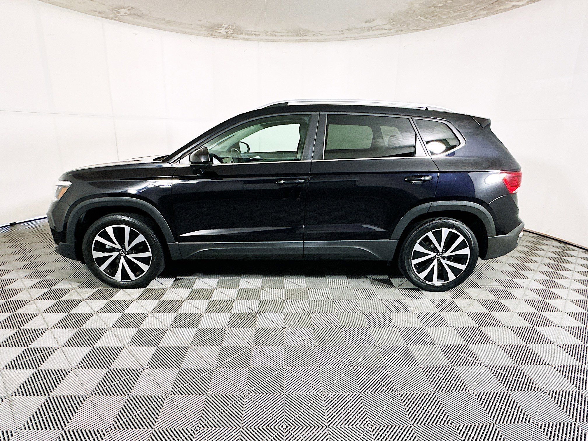 2022 Volkswagen Taos thumbnail 8