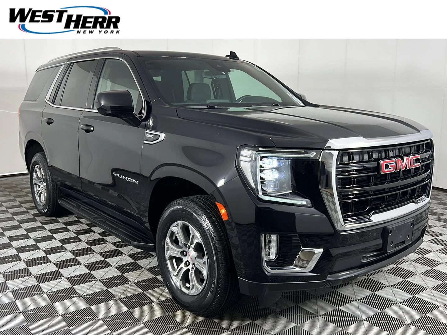 Used 2023 Onyx Black GMC SLE image 1