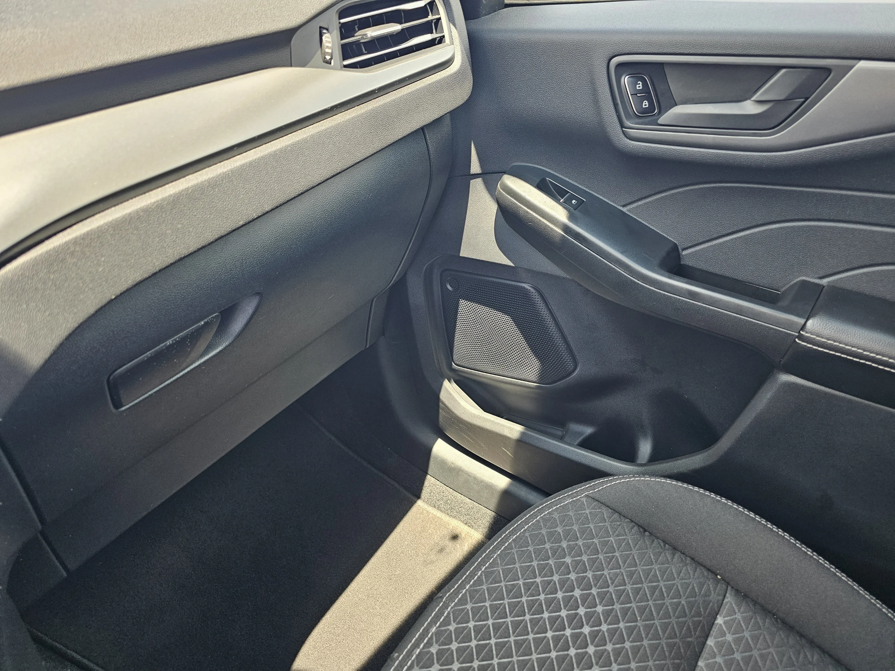 Used 2025 Agate Black Metallic Ford Active image 27