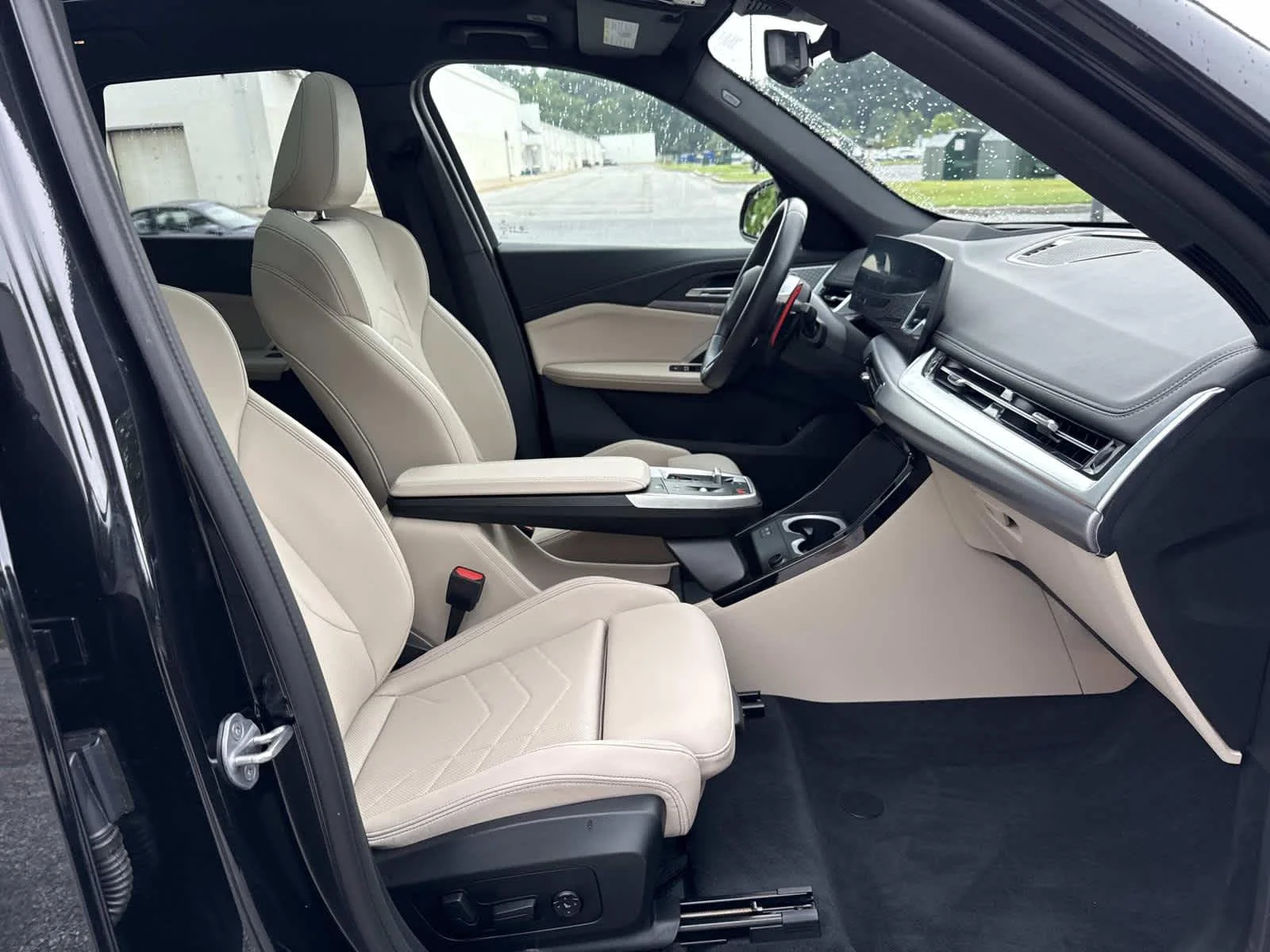 Used 2025 Black Sapphire Metallic BMW M35i image 16