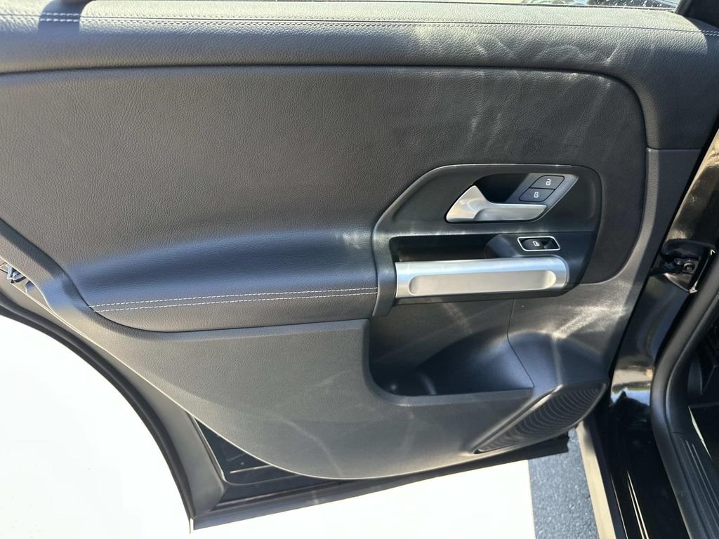 Certified Used 2022  Mercedes-Benz GLB 250 image 15