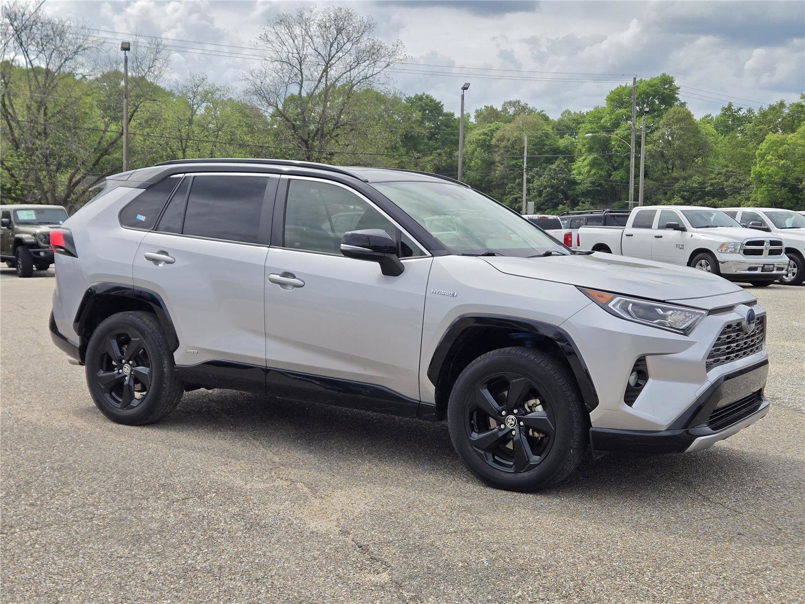 2020 Toyota RAV4 XSE - Photo 5
