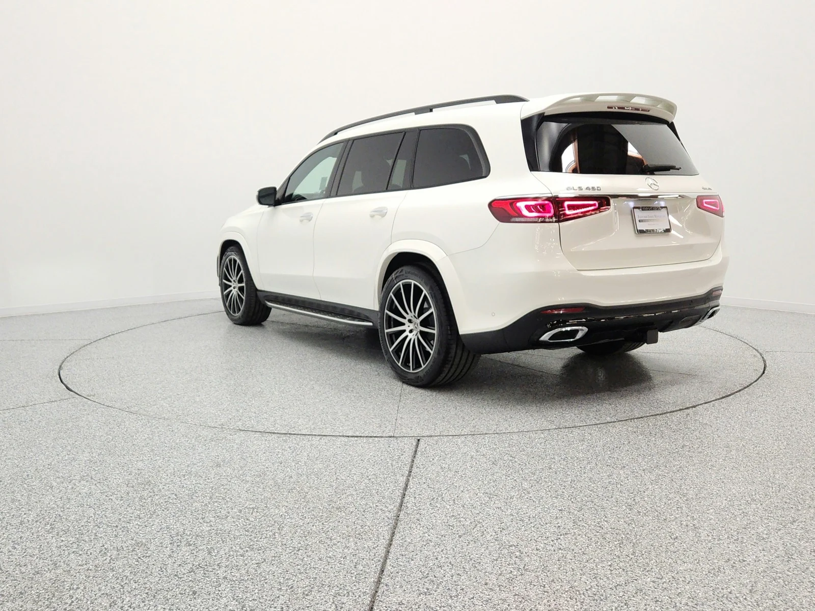 Used 2023 MANUFAKTUR Diamond White Metallic Mercedes-Benz GLS 450 4MATIC® SUV image 7